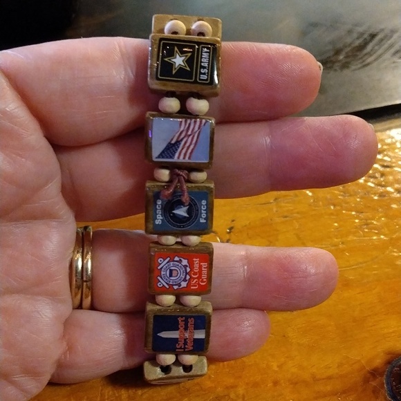 Military support bracelets - Picture 2 of 3